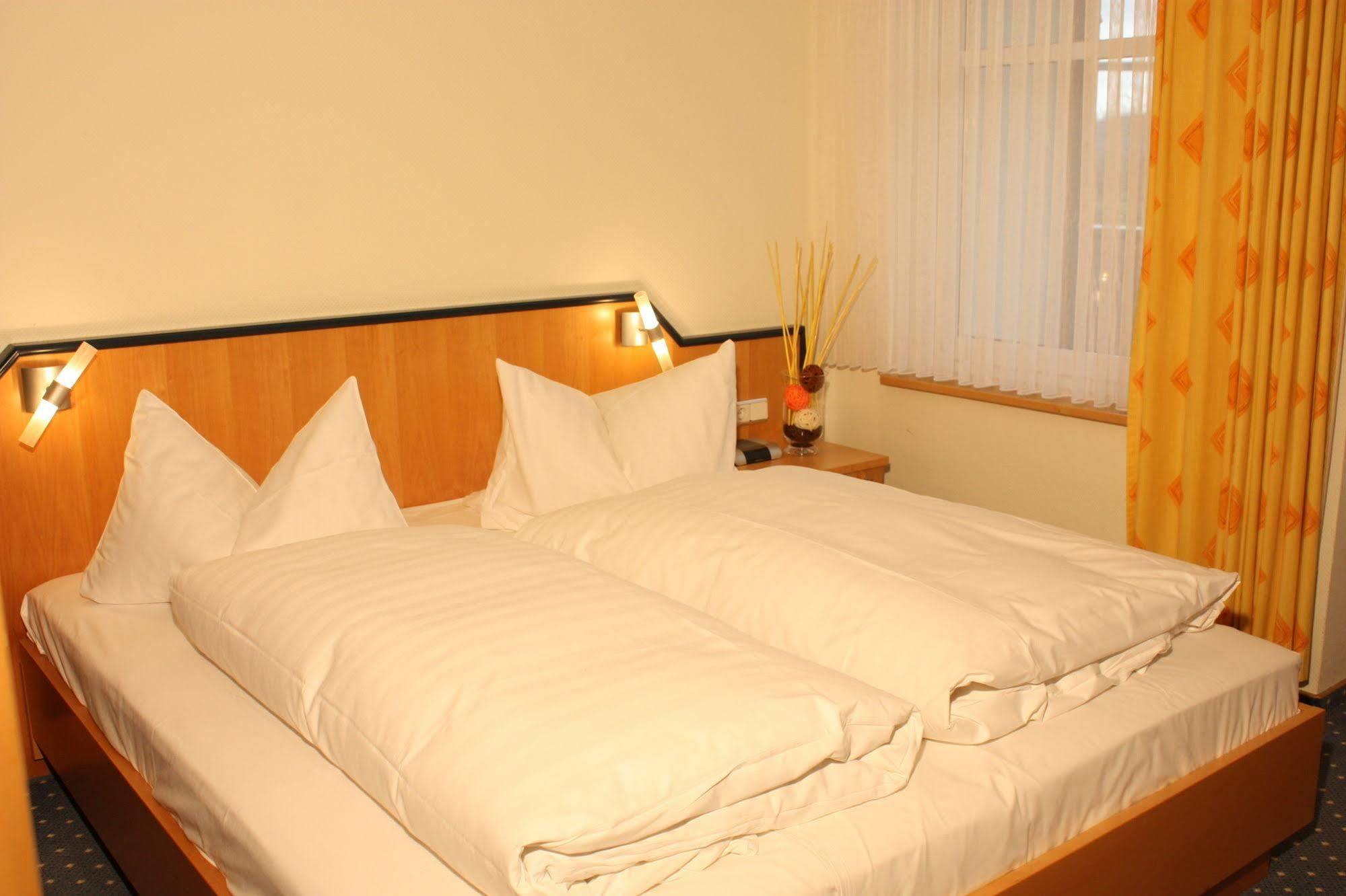 Hotel Gasthof Zum Biber 모텐 외부 사진
